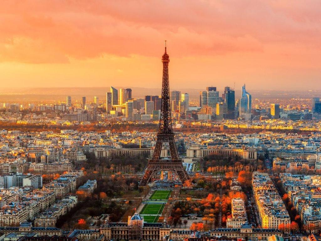 Okno Na Rynek -pokoje Paris -parking Farm stay *