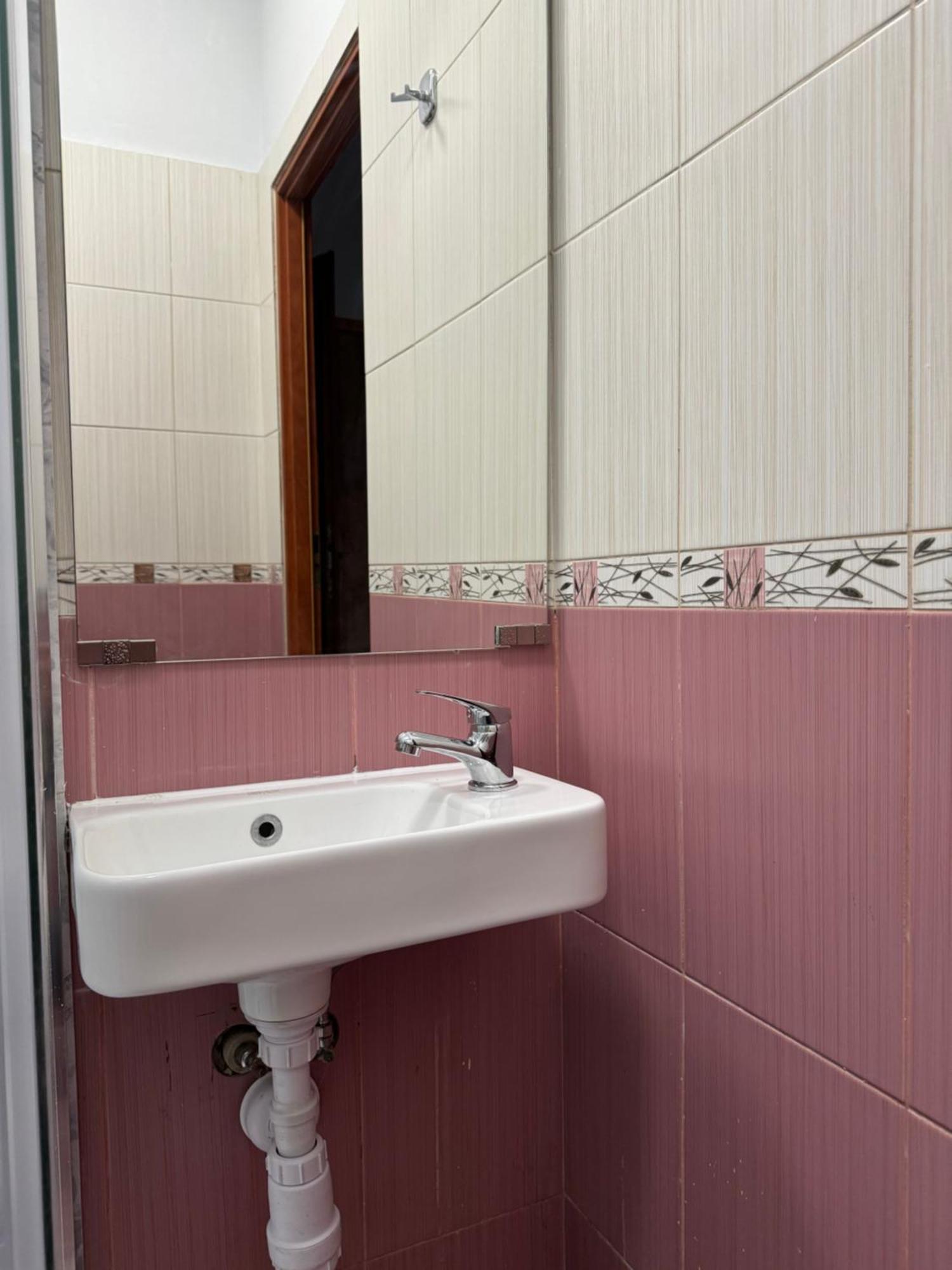 Okno Na Rynek -pokoje Paris -parking Farm stay *