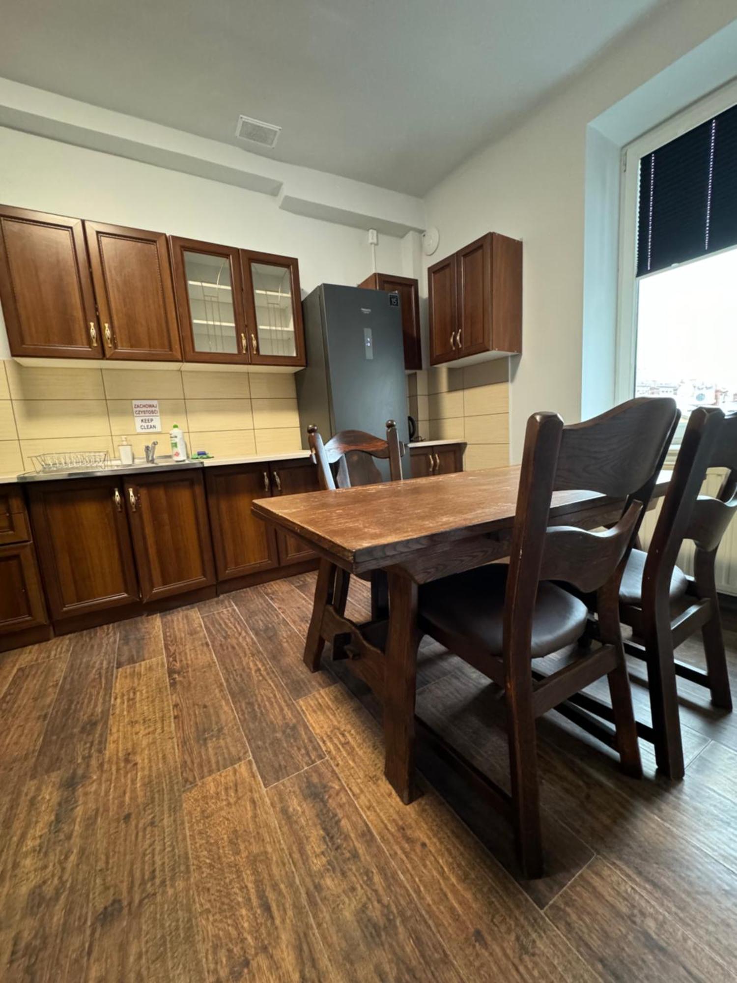 Okno Na Rynek -pokoje Paris -parking Farm stay *