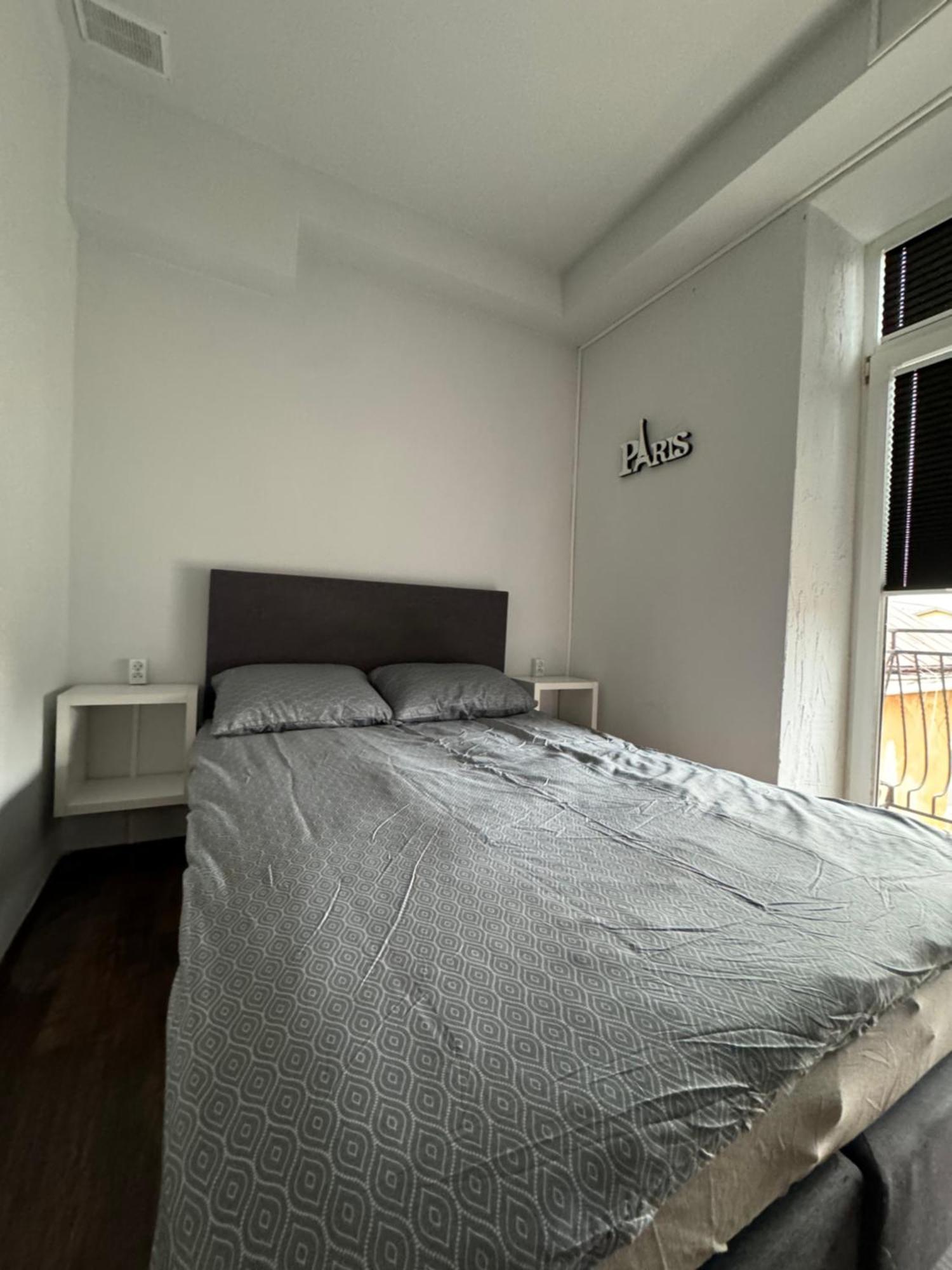 Okno Na Rynek -pokoje Paris -parking Farm stay Kielce