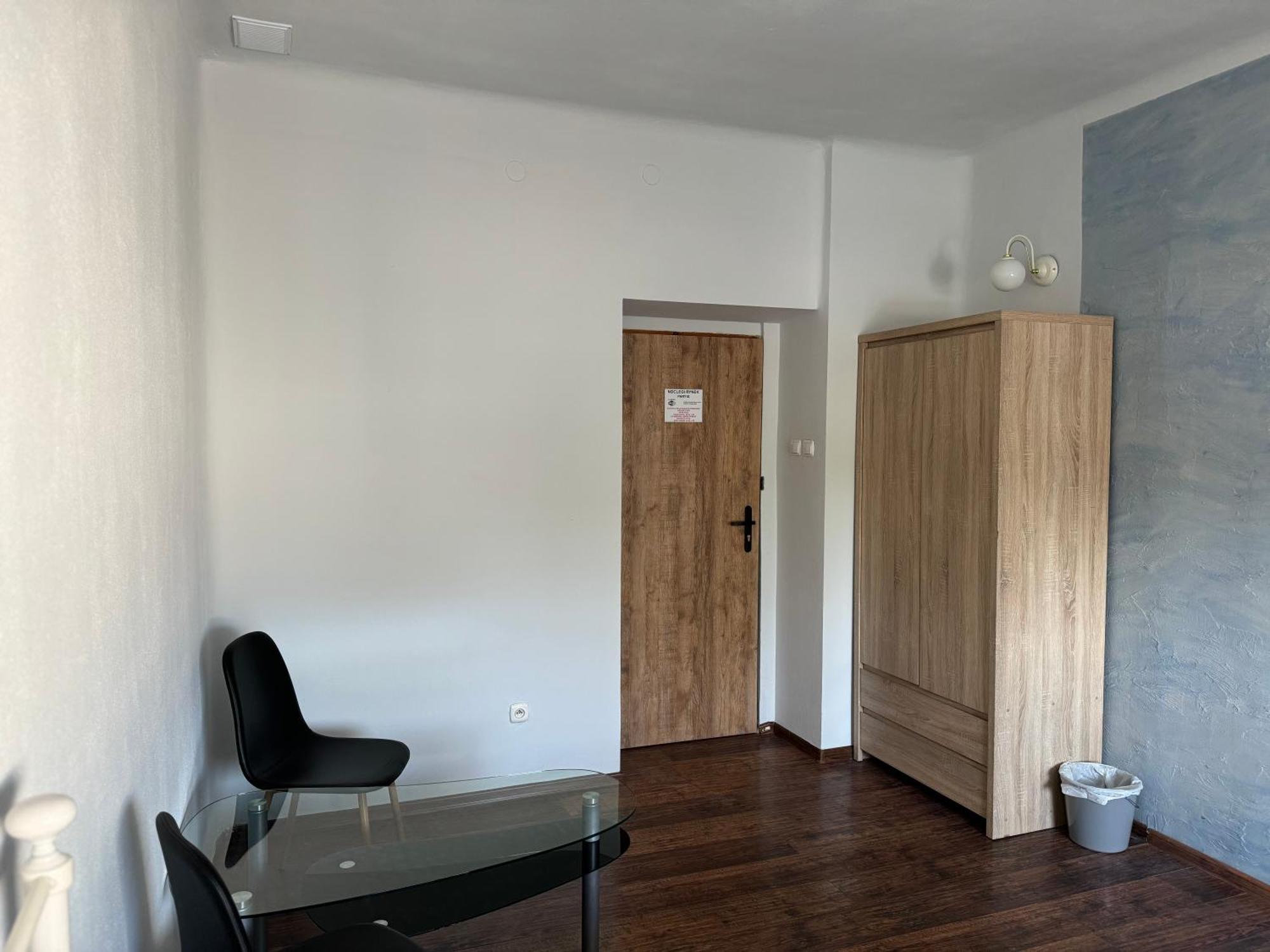 Okno Na Rynek -pokoje Paris -parking Farm stay Kielce