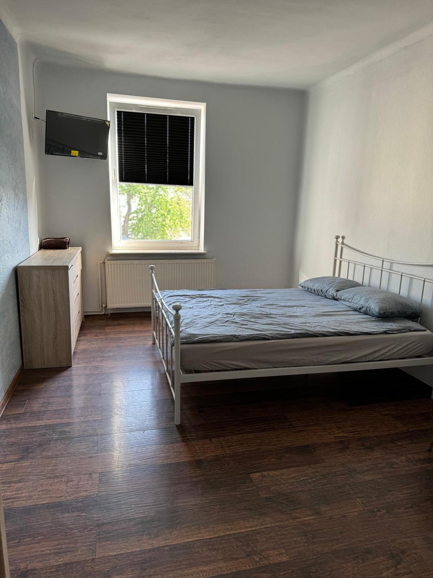 Okno Na Rynek -pokoje Paris -parking Farm stay *