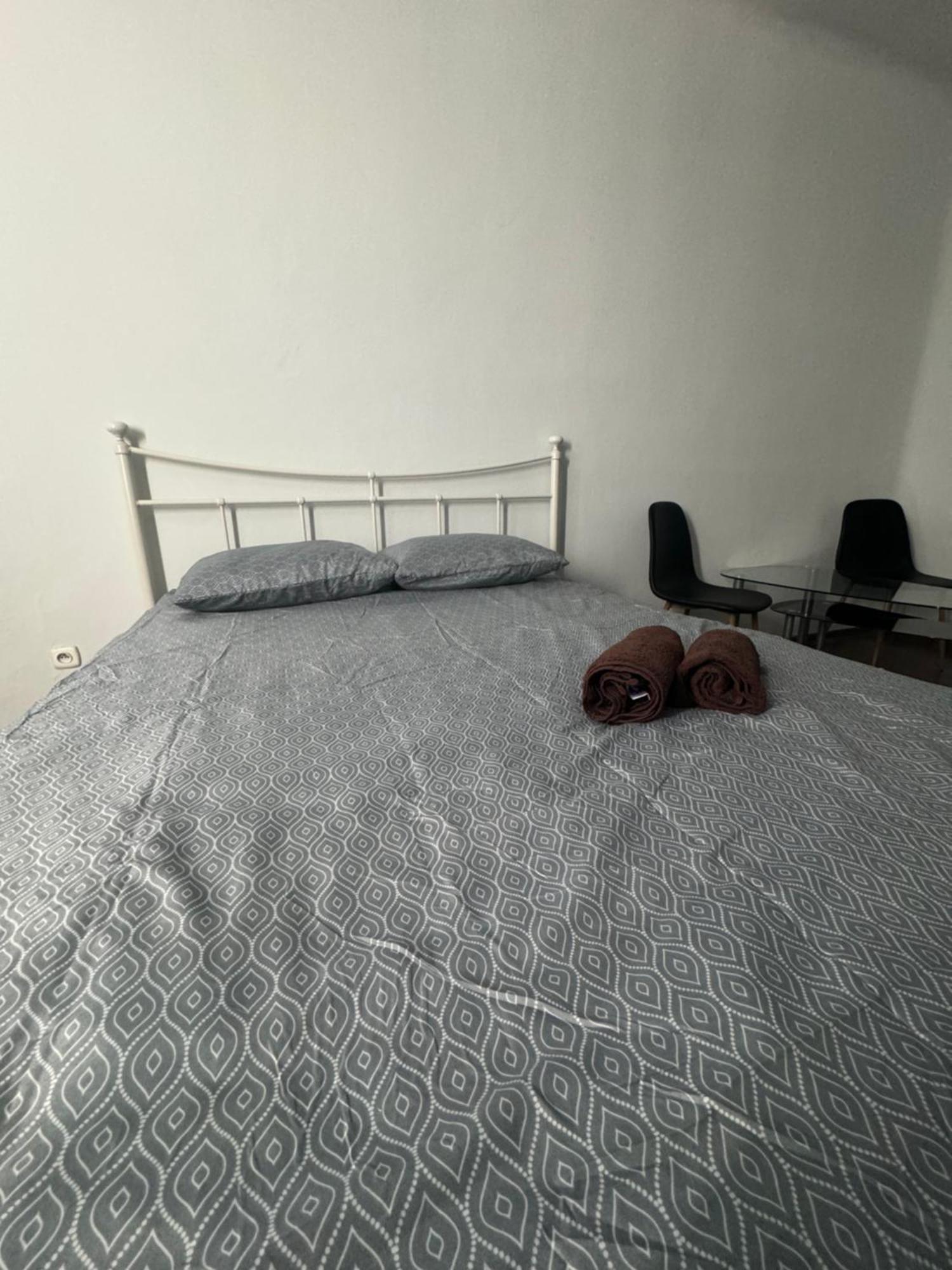 Okno Na Rynek -pokoje Paris -parking Farm stay *